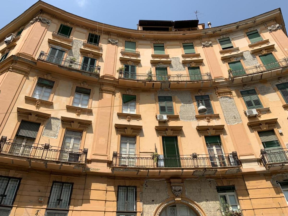 Vivi A Naples
